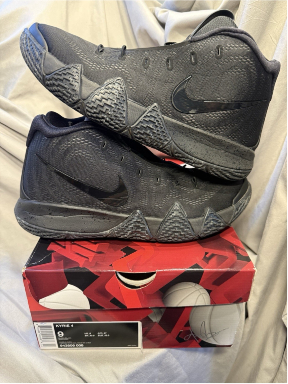 Nike Kyrie 4 Blackout Triple Black Basketball Shoes 943806-008 Men’s Size 9 Box!
